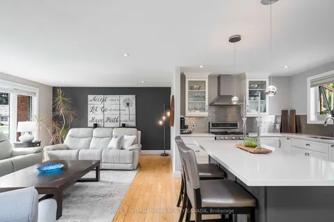 18 Nelson St, Clearview, ON L0M 1G0