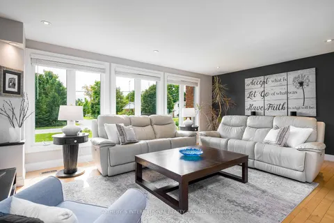 18 Nelson St, Clearview, ON L0M 1G0