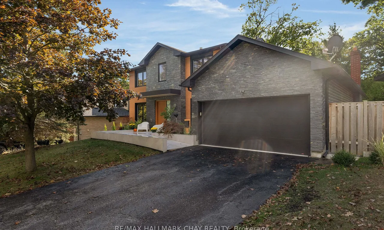 30 Valley Dr, Barrie, ON L4N 4R9