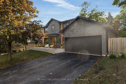 30 Valley Dr, Barrie, ON L4N 4R9