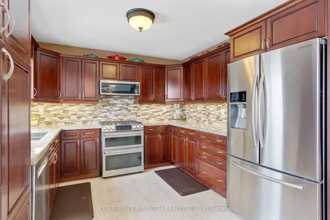 30 Capilano Crt, Barrie, ON L4M 7E6