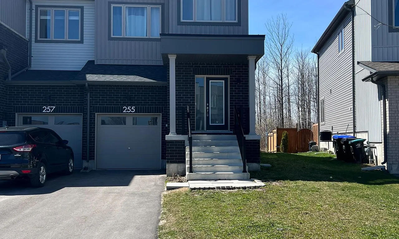 255 Atkinson St, Clearview, ON L0M 1S0