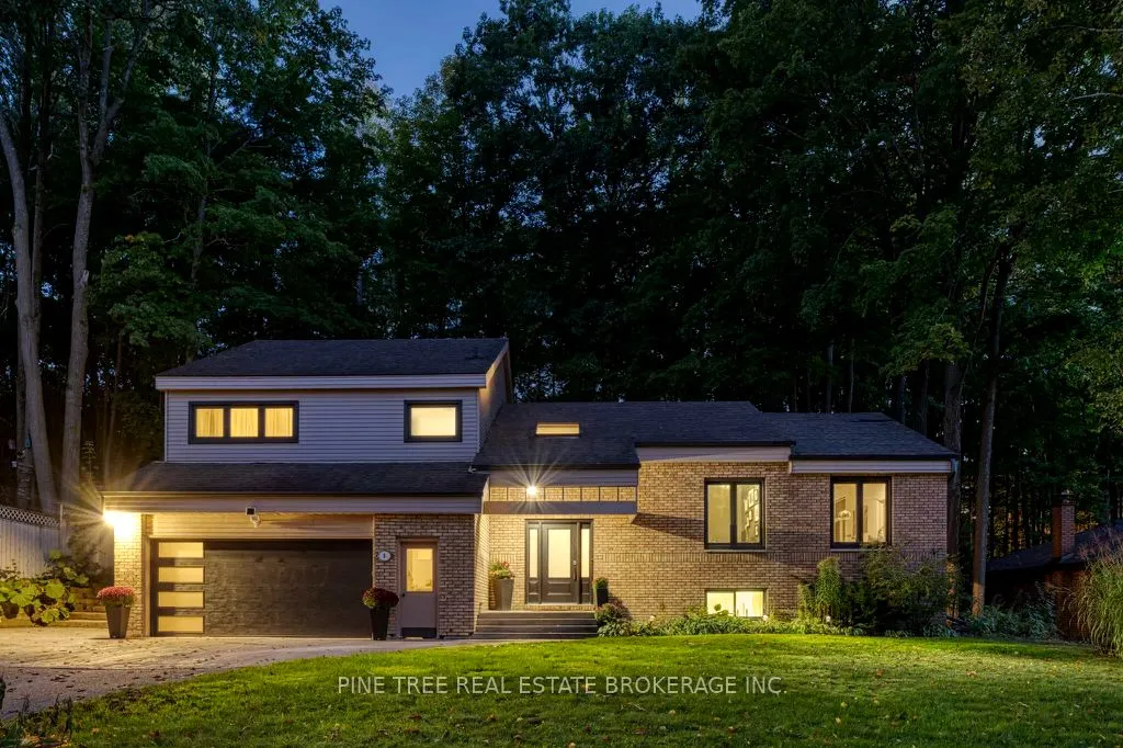 8 Frid Blvd, Springwater, ON L9X 0P5