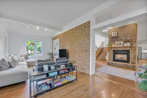8 Frid Blvd, Springwater, ON L9X 0P5