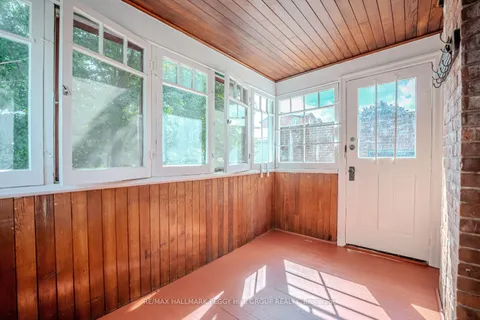243 Dunlop St, Barrie, ON L4M 1B6