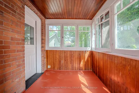 243 Dunlop St, Barrie, ON L4M 1B6