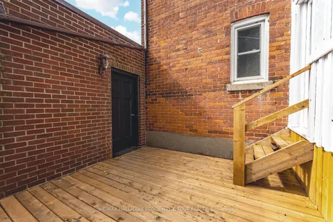 243 Dunlop St, Barrie, ON L4M 1B6