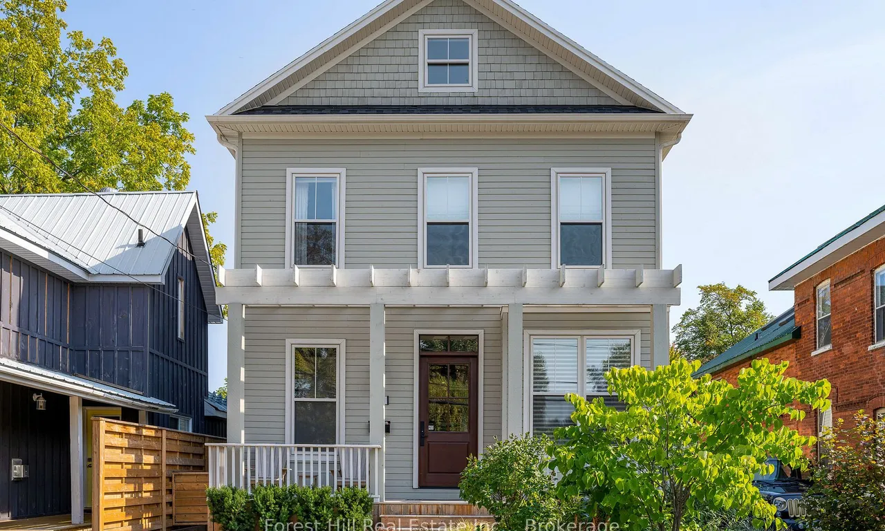 97 Beech St, Collingwood, ON L9Y 2T2