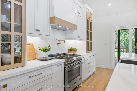 21 Heatherwood Dr, Springwater, ON L0L 1X1