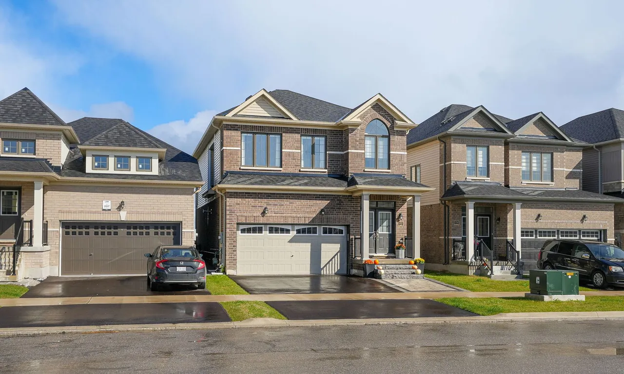 152 Terry Fox Dr, Barrie, ON L9J 0L7