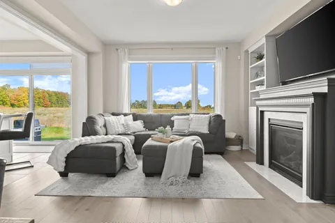 152 Terry Fox Dr, Barrie, ON L9J 0L7