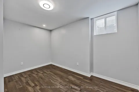 21 Leslie Ave, Barrie, ON L4N 9N9
