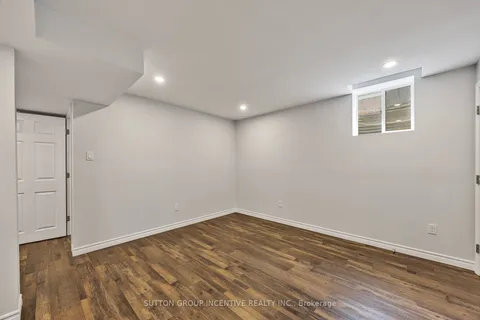 21 Leslie Ave, Barrie, ON L4N 9N9