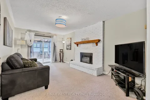 230 Browning Tr, Barrie, ON L4N 5J7