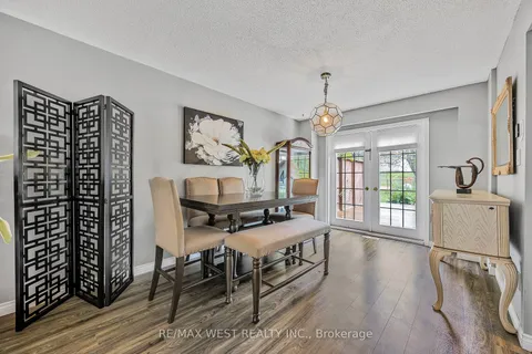 230 Browning Tr, Barrie, ON L4N 5J7