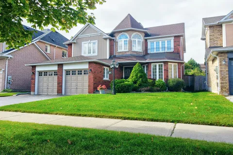 54 Cloughley Dr, Barrie, ON L4N 9T3