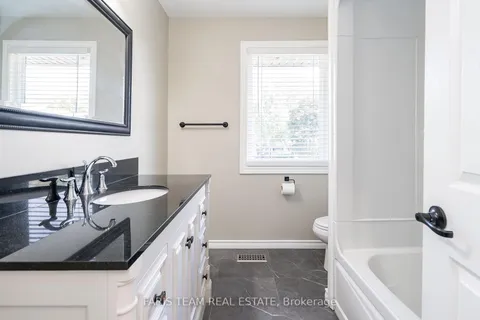 76 Marshall St, Barrie, ON L4N 3S8