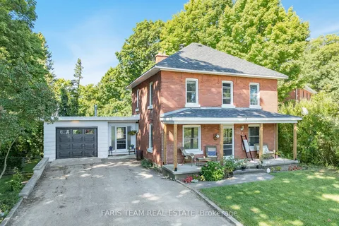 21 Robert St, Penetanguishene, ON L9M 1A9