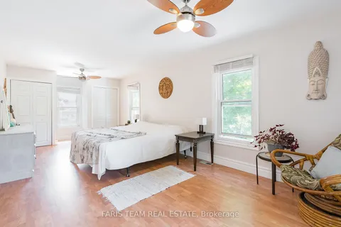 21 Robert St, Penetanguishene, ON L9M 1A9