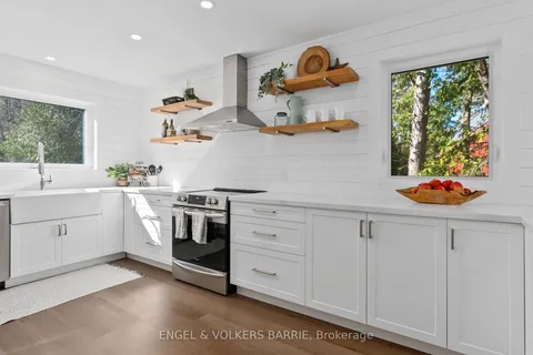 2371 Lakeshore Rd, Oro-Medonte, ON L0L 1T0