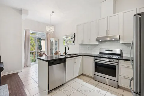6 Blasi Crt, Wasaga Beach, ON L9Z 0H3