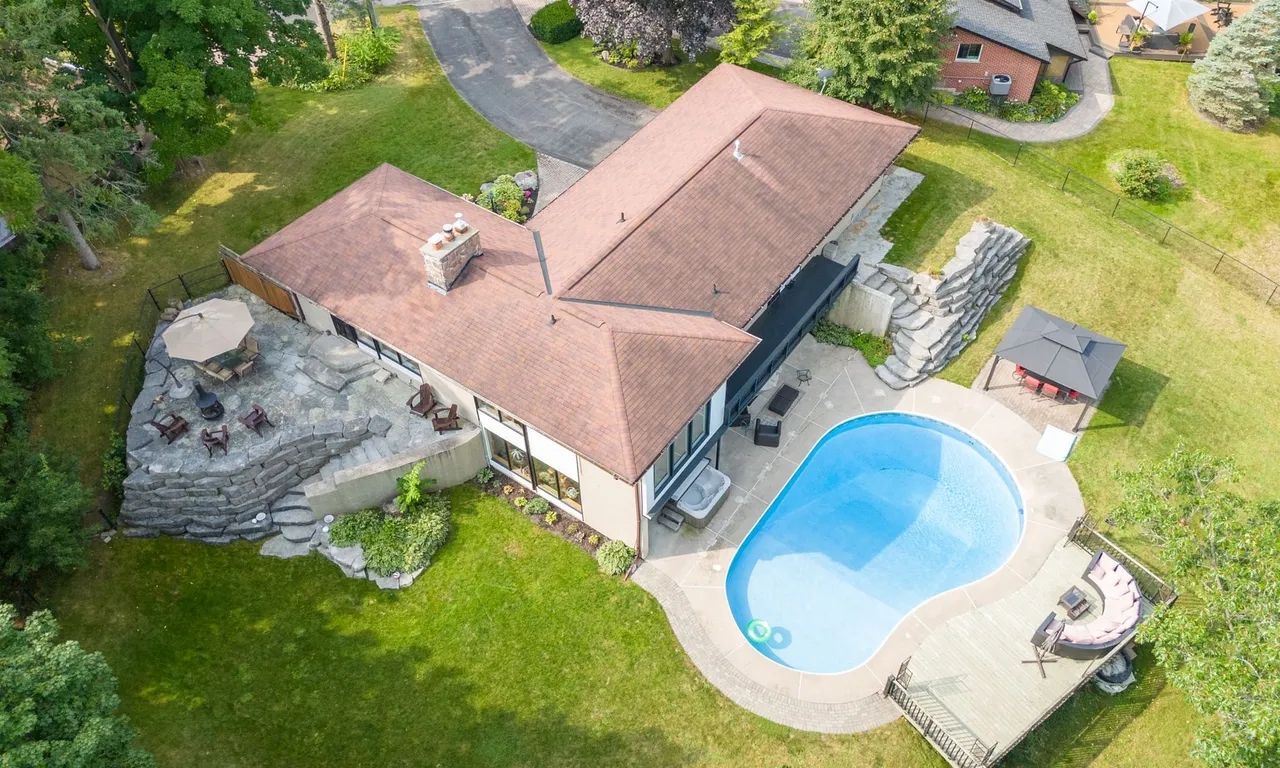 4 Brookdale Dr, Barrie, ON L4N 1N5