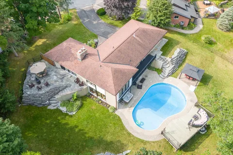 4 Brookdale Dr, Barrie, ON L4N 1N5