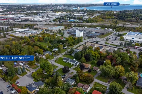 221 Phillips St, Barrie, ON L4N 3V2