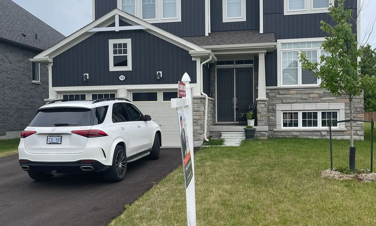 13 Beatrice Dr, Wasaga Beach, ON L9Z 1A5