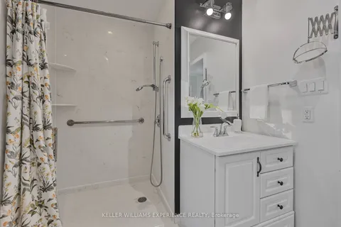 417 Blake St, Barrie, ON L4M 1L1