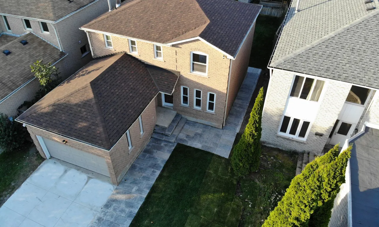 247 Hickling Tr, Barrie, ON L4M 5W9