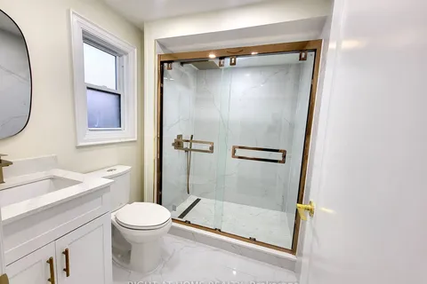 247 Hickling Tr, Barrie, ON L4M 5W9