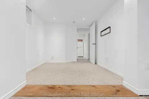 32 Wilson Crt, Barrie, ON L4N 5K8