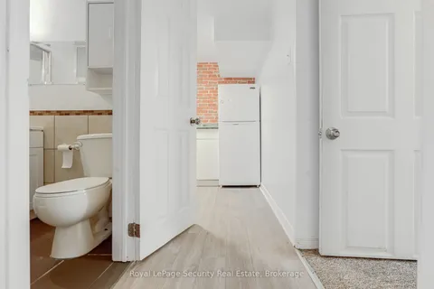 32 Wilson Crt, Barrie, ON L4N 5K8