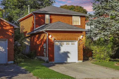 26 Porritt St, Barrie, ON L4N 6Y3