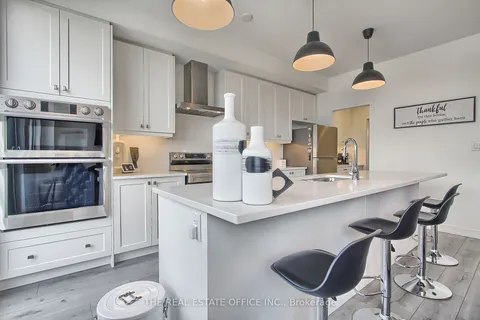 27 Blue Forest Cres, Barrie, ON L9J 0N3