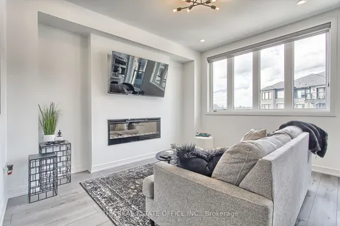 27 Blue Forest Cres, Barrie, ON L9J 0N3