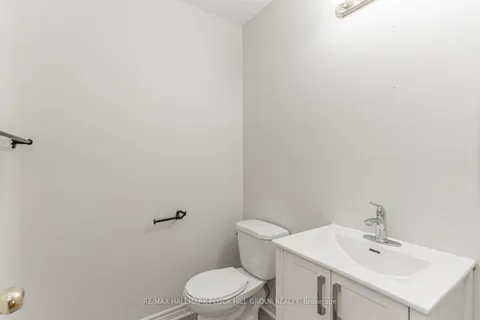 121 Sovereigns Gate, Barrie, ON L4N 0Y9