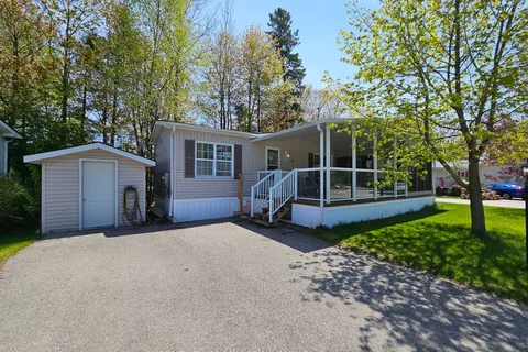 19 Topaz St, Wasaga Beach, ON L9Z 1X7