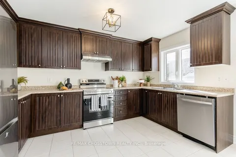 3040 Emperor Dr, Orillia, ON L3V 0A4