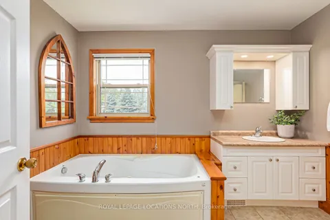 47 Blackburn Ave, Clearview, ON L0M 1P0