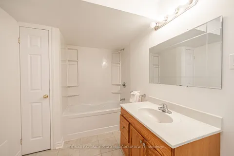 15 Seline Cres, Barrie, ON L4N 0Y6