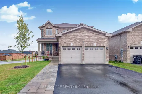 2 Hewson St, Penetanguishene, ON L9M 1N8