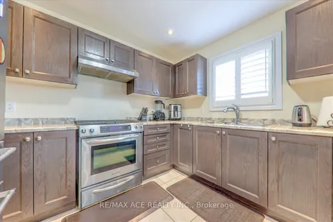 2 Hewson St, Penetanguishene, ON L9M 1N8