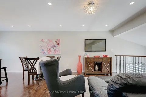 158 Hanmer St, Barrie, ON L4M 6W2