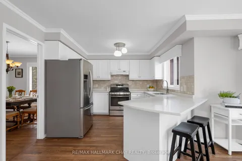 146 Hanmer St, Barrie, ON L4N 7T3