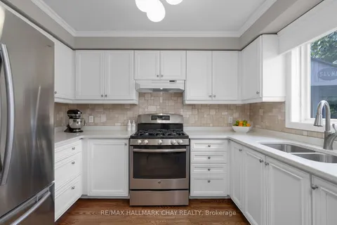 146 Hanmer St, Barrie, ON L4N 7T3