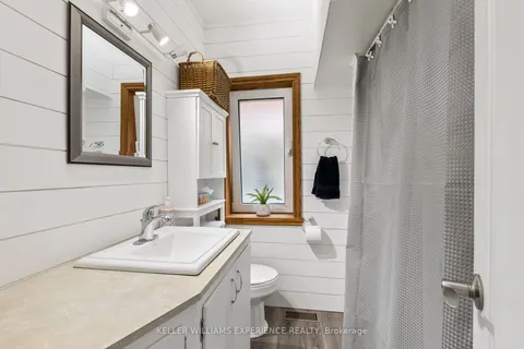 457 Queen St, Midland, ON L4R 3J3