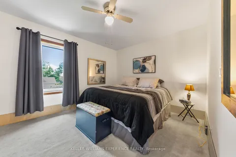 457 Queen St, Midland, ON L4R 3J3