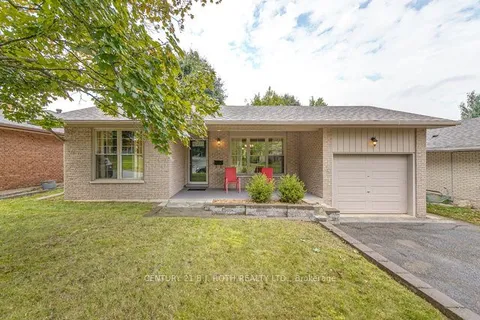 16 Peacock Lane, Barrie, ON L4N 3R5